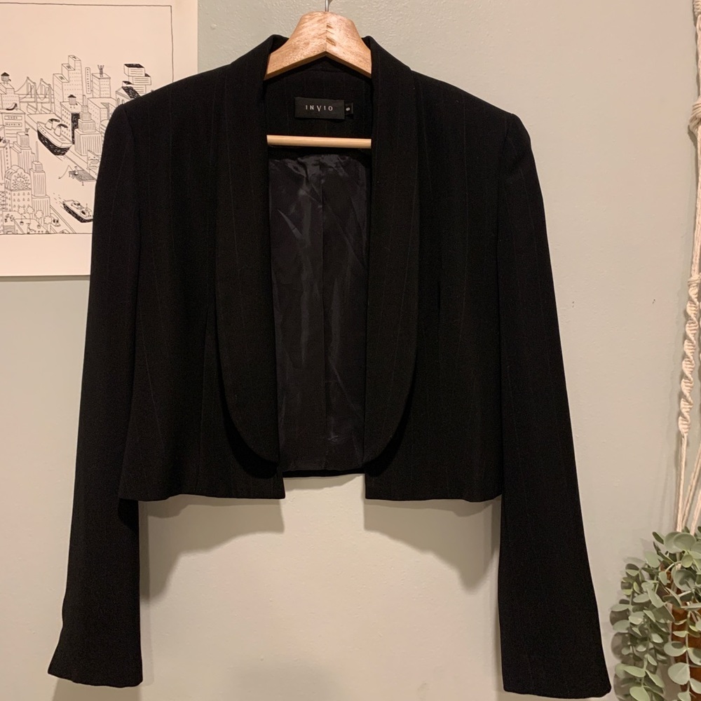 Invio cropped blazer size M